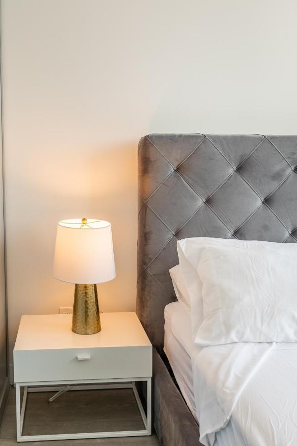 Luxury 2 Bedroom In The Heart Of Entertainment District W/ Cn Tower View Торонто Екстер'єр фото