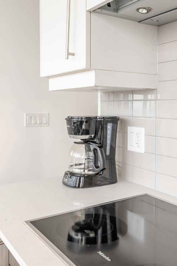 Luxury 2 Bedroom In The Heart Of Entertainment District W/ Cn Tower View Торонто Екстер'єр фото