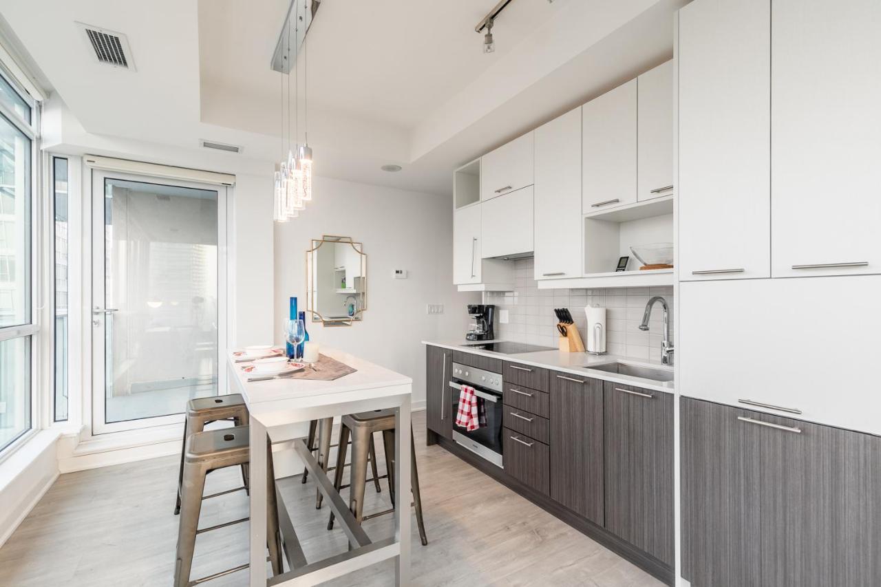 Luxury 2 Bedroom In The Heart Of Entertainment District W/ Cn Tower View Торонто Екстер'єр фото