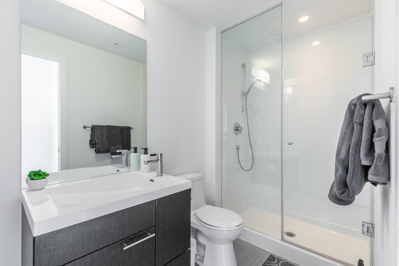 Luxury 2 Bedroom In The Heart Of Entertainment District W/ Cn Tower View Торонто Екстер'єр фото