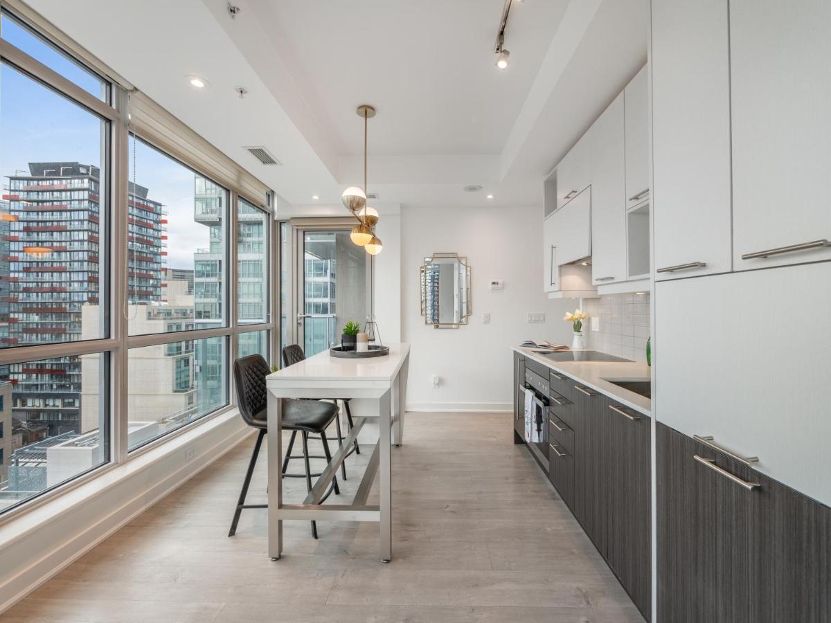 Luxury 2 Bedroom In The Heart Of Entertainment District W/ Cn Tower View Торонто Екстер'єр фото